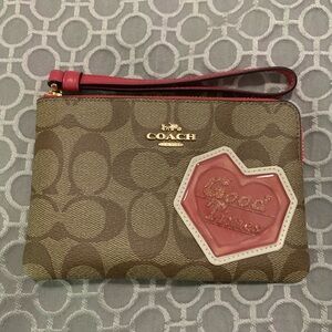 Women’s Coach Disco Heart Corner Zip Wristlet-Good Times
